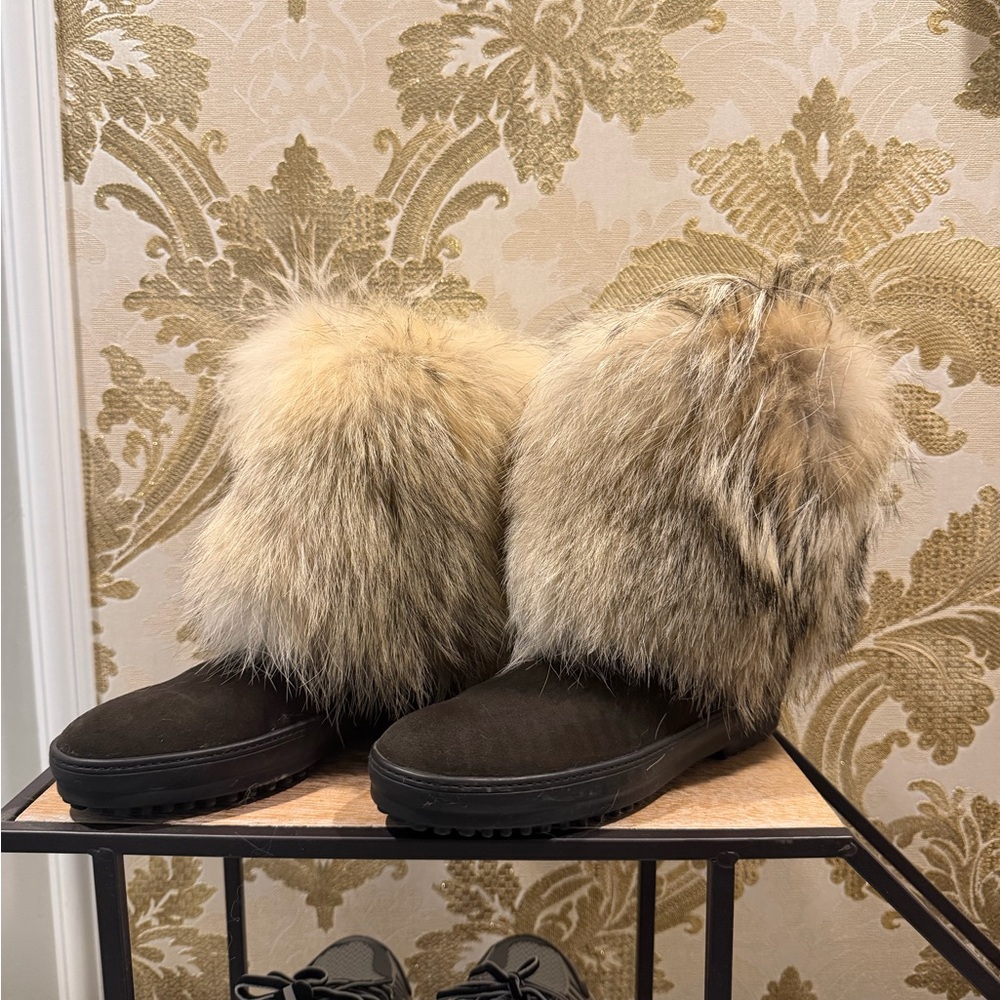 Tod’s boots with real fox fur